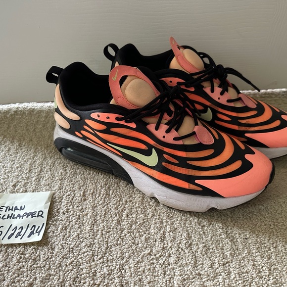 Sneakers - Picture 4 of 16